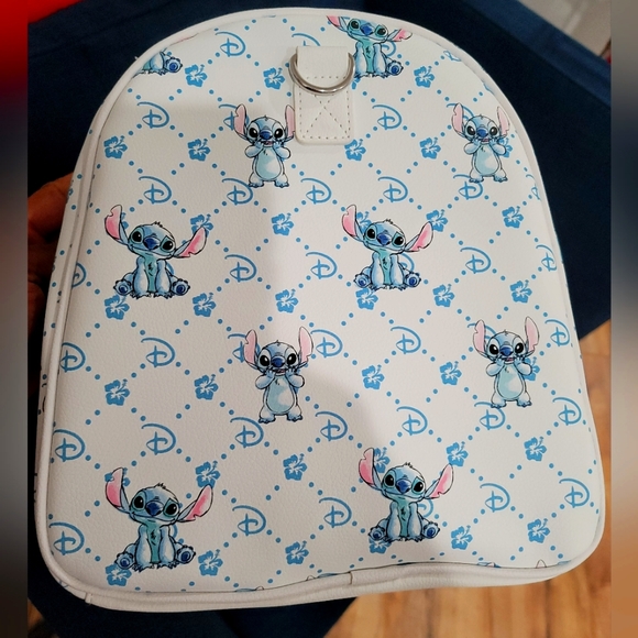 Disney's Stitch Weekender Bag - Picture 4 of 5